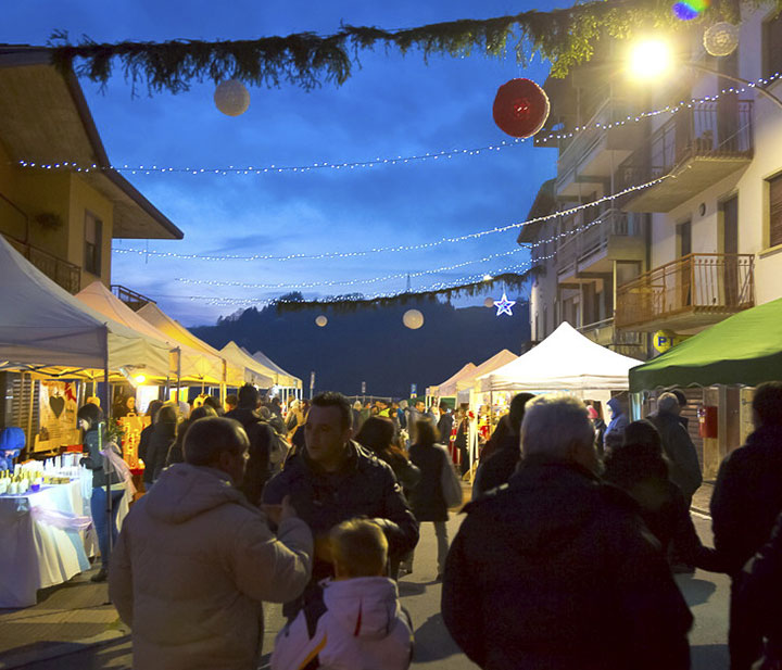 Sesta edizione di Cioccolandia a Dossena, in Val Brembana, in provincia di Bergamo.