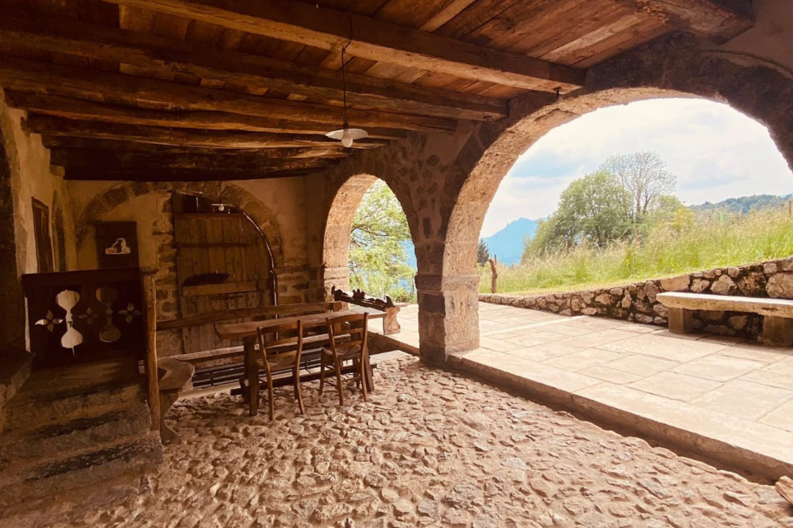 3 Il porticato della Dimora